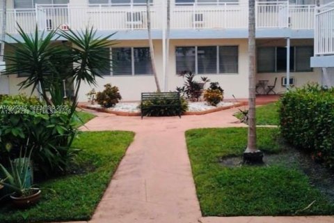 Снять в аренду кондоминиум в Майами-Бич, Флорида 2 спальни, 68.75м2, № 2068683 - фото 3