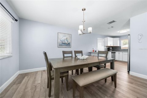 House in North Port, Florida 3 bedrooms, 117.52 sq.m. № 1662122 - photo 14