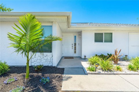 House in North Port, Florida 3 bedrooms, 117.52 sq.m. № 1662122 - photo 3
