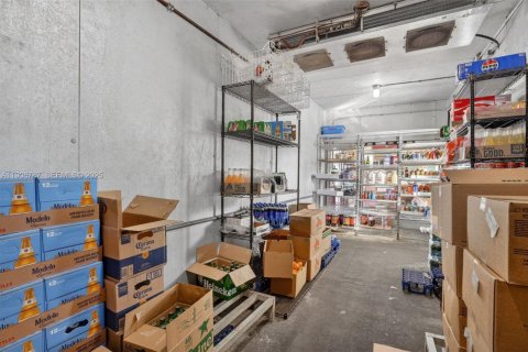 Propiedad comercial en venta en Hialeah Gardens, Florida № 1965108 - foto 12