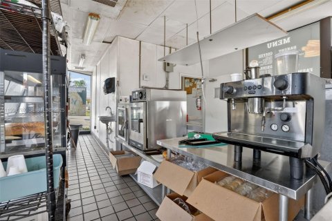 Propiedad comercial en venta en Hialeah Gardens, Florida № 1965108 - foto 5