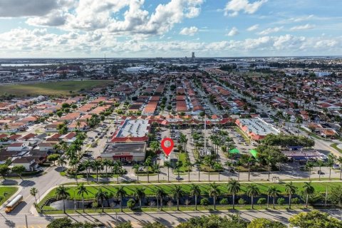 Propiedad comercial en venta en Hialeah Gardens, Florida № 1965108 - foto 25