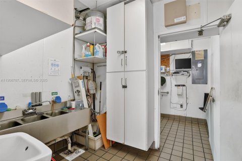 Propiedad comercial en venta en Hialeah Gardens, Florida № 1965108 - foto 14