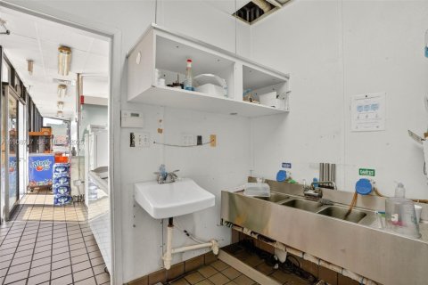 Propiedad comercial en venta en Hialeah Gardens, Florida № 1965108 - foto 17