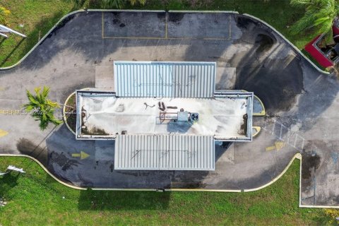 Propiedad comercial en venta en Hialeah Gardens, Florida № 1965108 - foto 22