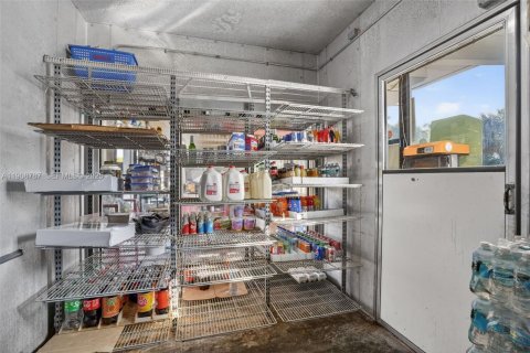 Propiedad comercial en venta en Hialeah Gardens, Florida № 1965108 - foto 10