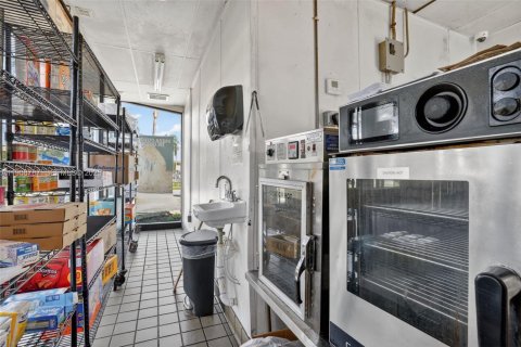 Propiedad comercial en venta en Hialeah Gardens, Florida № 1965108 - foto 15