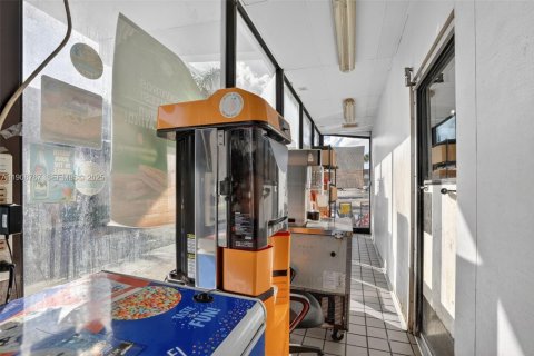 Propiedad comercial en venta en Hialeah Gardens, Florida № 1965108 - foto 8