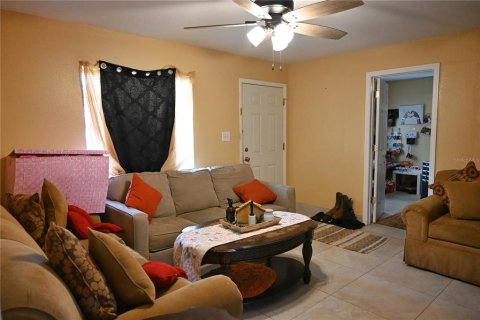 House in Dundee, Florida 4 bedrooms, 116.13 sq.m. № 1733497 - photo 3