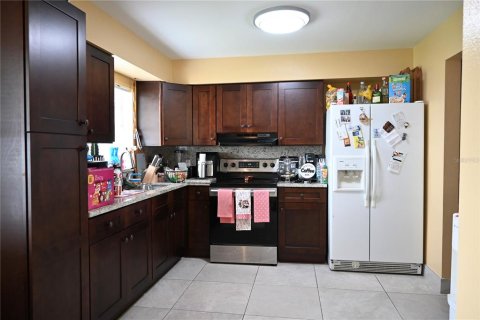 House in Dundee, Florida 4 bedrooms, 116.13 sq.m. № 1733497 - photo 5