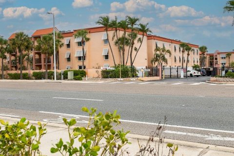 Condo in Saint Pete Beach, Florida, 3 bedrooms  № 1539932 - photo 2