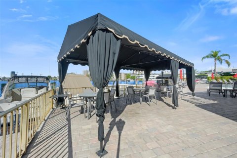 Copropriété à vendre à Hallandale Beach, Floride: 1 chambre, 89.93 m2 № 2037981 - photo 22