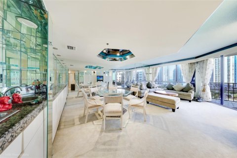 Copropriété à louer à Miami, Floride: 2 chambres, 136.01 m2 № 1975613 - photo 7