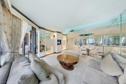 Copropriété à louer à Miami, Floride: 2 chambres, 136.01 m2 № 1975613 - photo 3