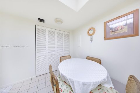 Copropriété à louer à Miami, Floride: 2 chambres, 136.01 m2 № 1975613 - photo 5