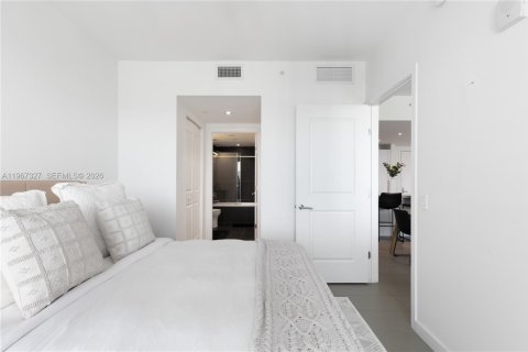 Condominio en alquiler en Miami, Florida, 2 dormitorios, 81.57 m2 № 2085091 - foto 16