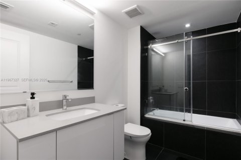 Condominio en alquiler en Miami, Florida, 2 dormitorios, 81.57 m2 № 2085091 - foto 24