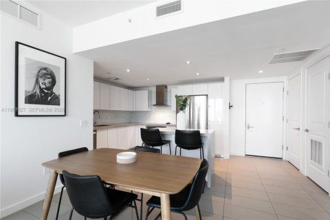 Condominio en alquiler en Miami, Florida, 2 dormitorios, 81.57 m2 № 2085091 - foto 26