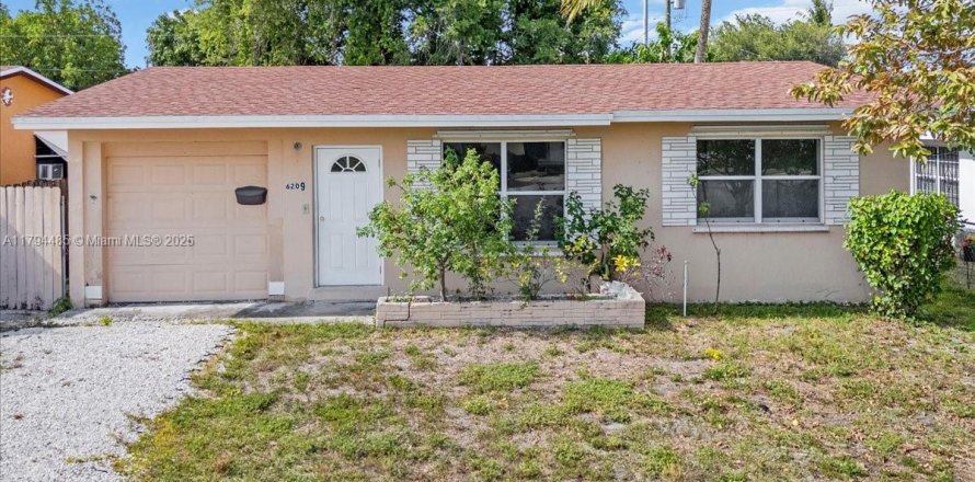 Дом в Холливуд, Флорида 3 спальни, 83.61м2 № 1971200