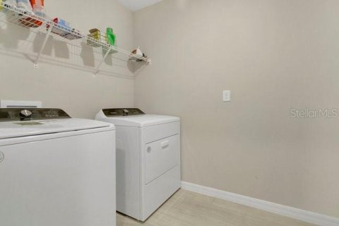 Casa en alquiler en Haines City, Florida, 6 dormitorios, 358.51 m2 № 1900504 - foto 16