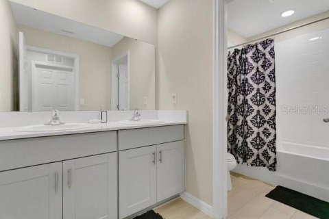 Casa en alquiler en Haines City, Florida, 6 dormitorios, 358.51 m2 № 1900504 - foto 13
