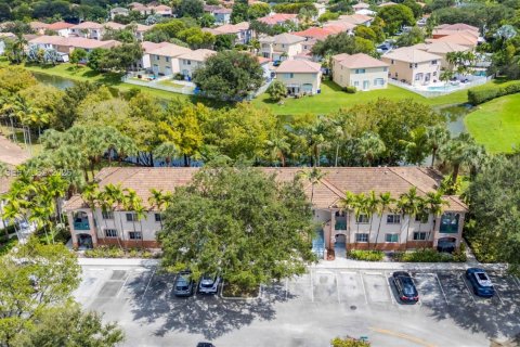 Condo in Pembroke Pines, Florida, 3 bedrooms  № 2402469 - photo 25