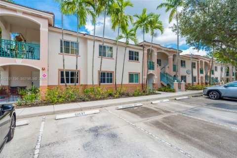 Condo in Pembroke Pines, Florida, 3 bedrooms  № 2402469 - photo 29