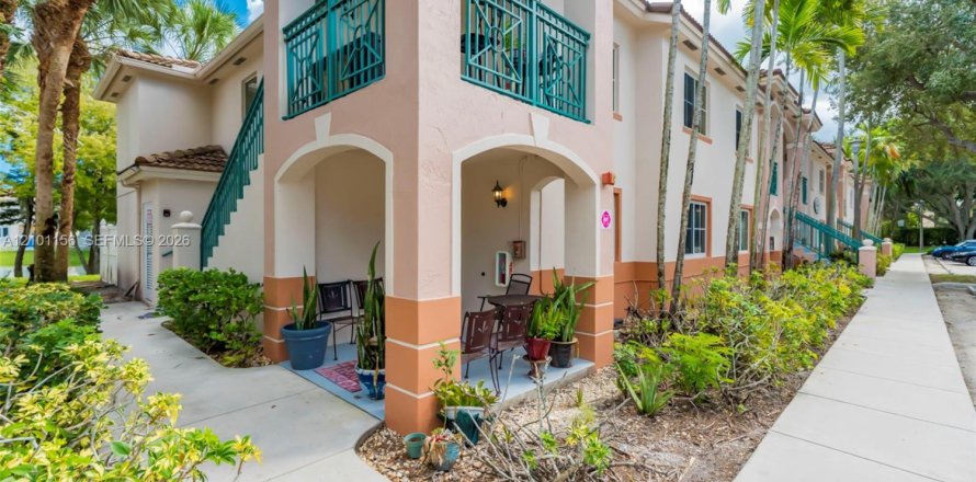 Condo in Pembroke Pines, Florida, 3 bedrooms  № 2402469