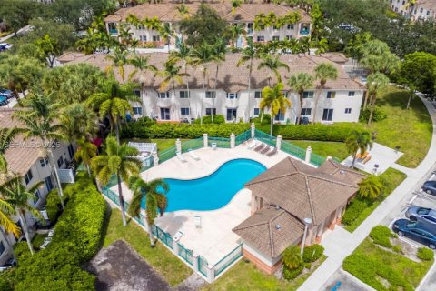 Condo in Pembroke Pines, Florida, 3 bedrooms  № 2402469 - photo 28