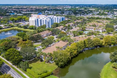 Condo in Pembroke Pines, Florida, 3 bedrooms  № 2402469 - photo 26