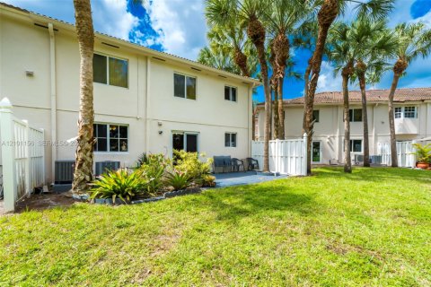 Condo in Pembroke Pines, Florida, 3 bedrooms  № 2402469 - photo 21