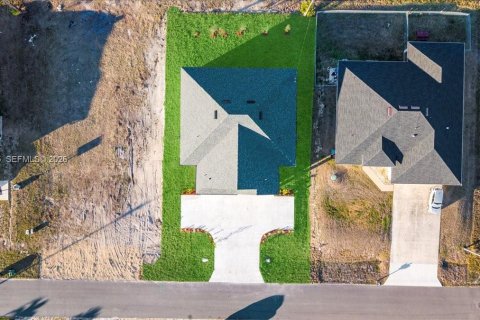 Propiedad comercial en venta en Cape Coral, Florida, 232.07 m2 № 2006355 - foto 9