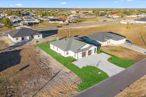 Propiedad comercial en venta en Cape Coral, Florida, 232.07 m2 № 2006355 - foto 11