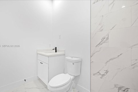 Propiedad comercial en venta en Cape Coral, Florida, 232.07 m2 № 2006355 - foto 22