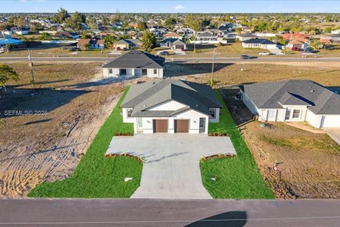 Propiedad comercial en venta en Cape Coral, Florida, 232.07 m2 № 2006355 - foto 4