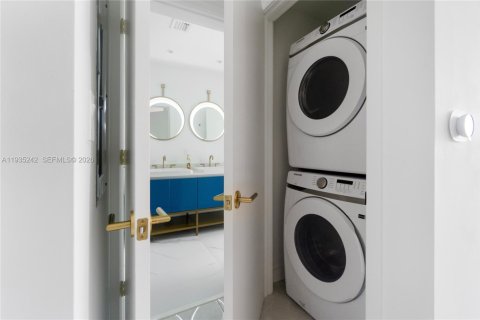 Купить кондоминиум в Майами, Флорида 1 спальня, 54.07м2, № 1997504 - фото 24