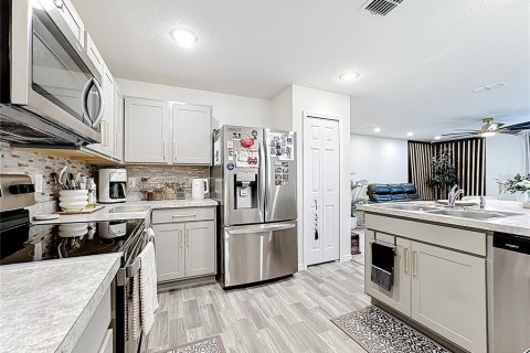 Casa en venta en Kissimmee, Florida, 3 dormitorios, 115.94 m2 № 1907003 - foto 19