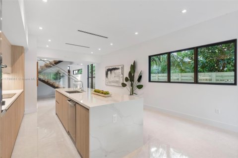 Touwnhouse à vendre à Miami, Floride: 3 chambres, 208.75 m2 № 1645366 - photo 6