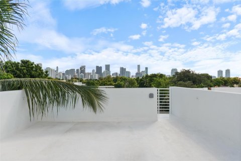 Touwnhouse à vendre à Miami, Floride: 3 chambres, 208.75 m2 № 1645366 - photo 24