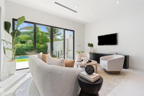 Touwnhouse à vendre à Miami, Floride: 3 chambres, 208.75 m2 № 1645366 - photo 11