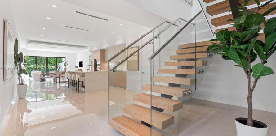 Touwnhouse à Miami, Floride 3 chambres, 208.75 m2 № 1645366