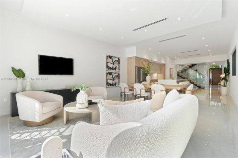 Touwnhouse à vendre à Miami, Floride: 3 chambres, 208.75 m2 № 1645366 - photo 12