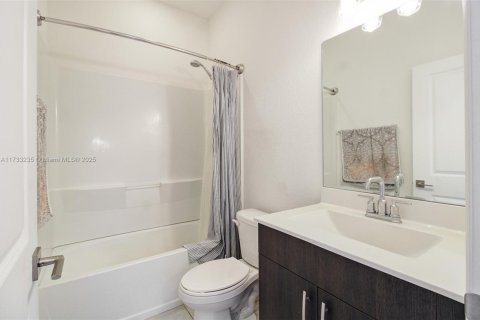 House in Homestead, Florida 4 bedrooms, 201.04 sq.m. № 1703644 - photo 20