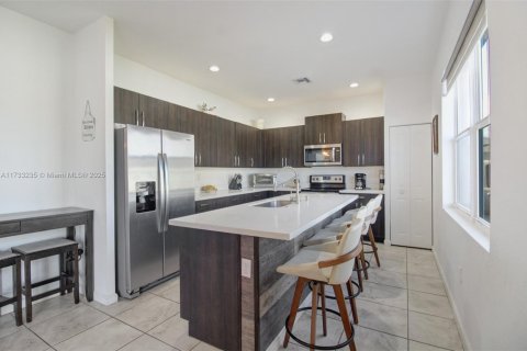 House in Homestead, Florida 4 bedrooms, 201.04 sq.m. № 1703644 - photo 5