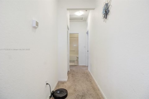 House in Homestead, Florida 4 bedrooms, 201.04 sq.m. № 1703644 - photo 22
