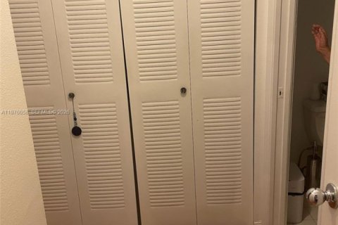 Condo in Doral, Florida, 2 bedrooms  № 2044680 - photo 5