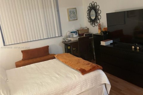 Condo in Doral, Florida, 2 bedrooms  № 2044680 - photo 12