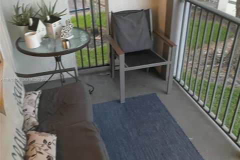 Condo in Doral, Florida, 2 bedrooms  № 2044680 - photo 18