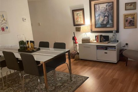 Condo in Doral, Florida, 2 bedrooms  № 2044680 - photo 4