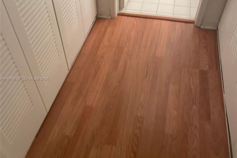 Condo in Doral, Florida, 2 bedrooms  № 2044680 - photo 10